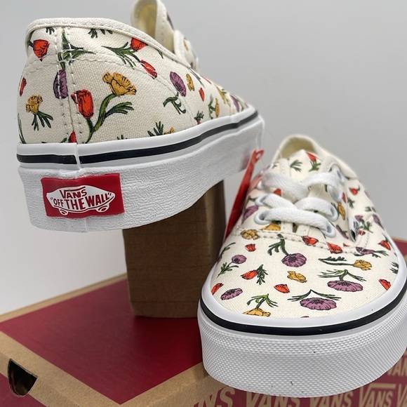 Vans WMNS Authentic Poppy Floral Cream
VN0A5JMPCRM Sneakers - Picture 8 of 16
